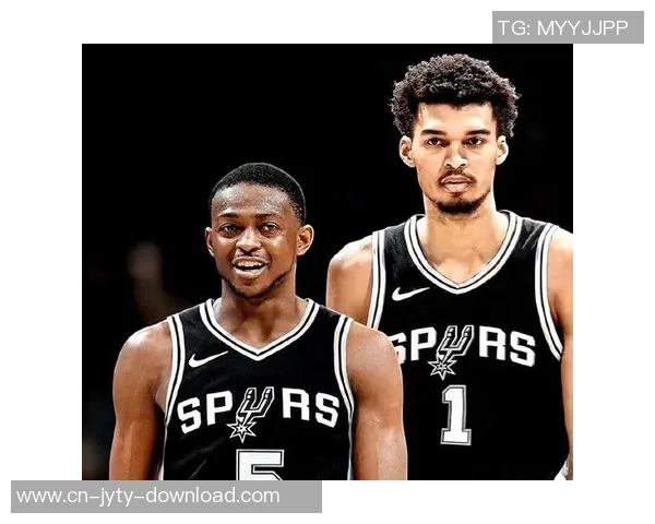 福克斯全能表现助马刺战胜独行侠克莱贡献12分展现实力