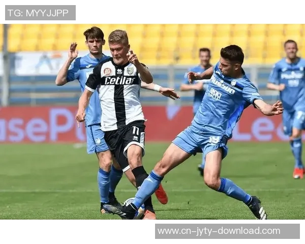 前进之鹰与福伦丹的激烈对决展现足球魅力与团队精神的巅峰较量